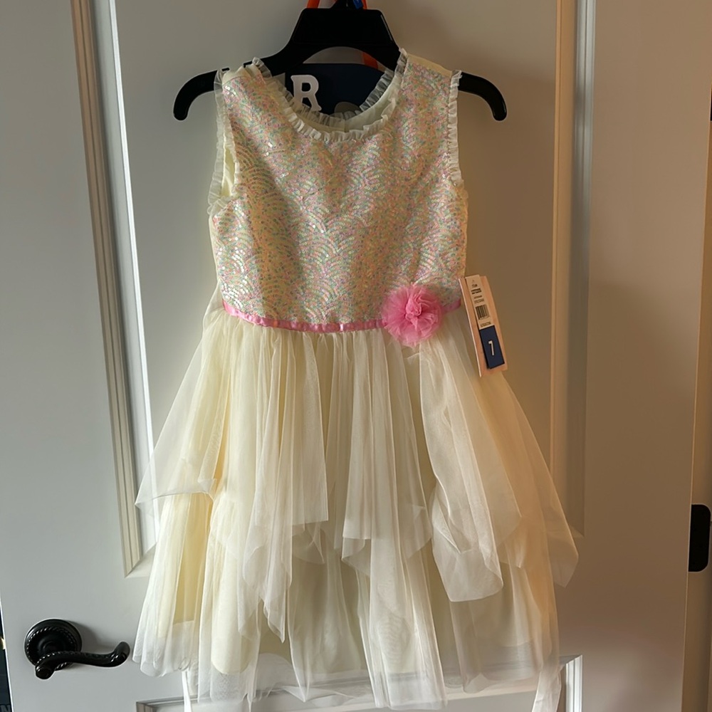 NWT Pale Yellow sequin and tulle dress
